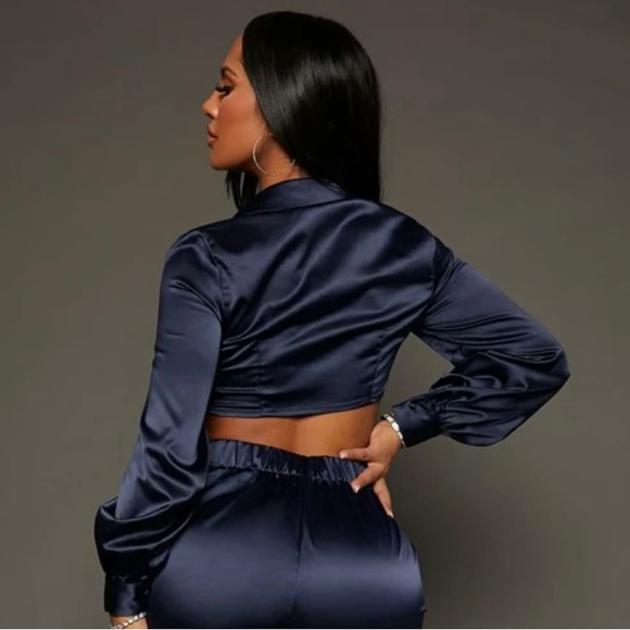 Crop top 🌸 Offers are welcome 😊 🌸 - Picture 3 of 3